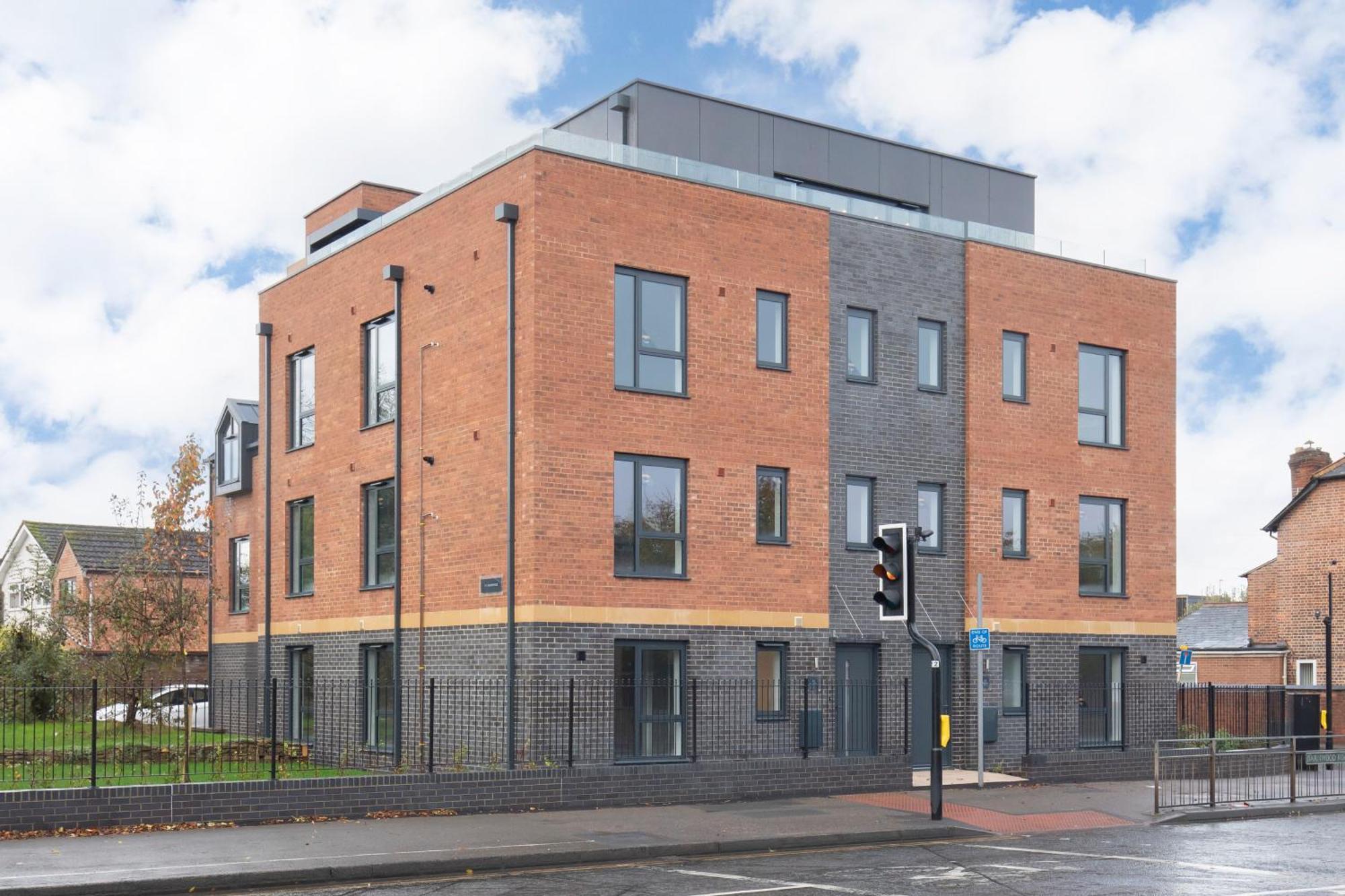 Elliot Oliver - Luxurious Two Bedroom Apartment With Parking Gloucester Exterior photo